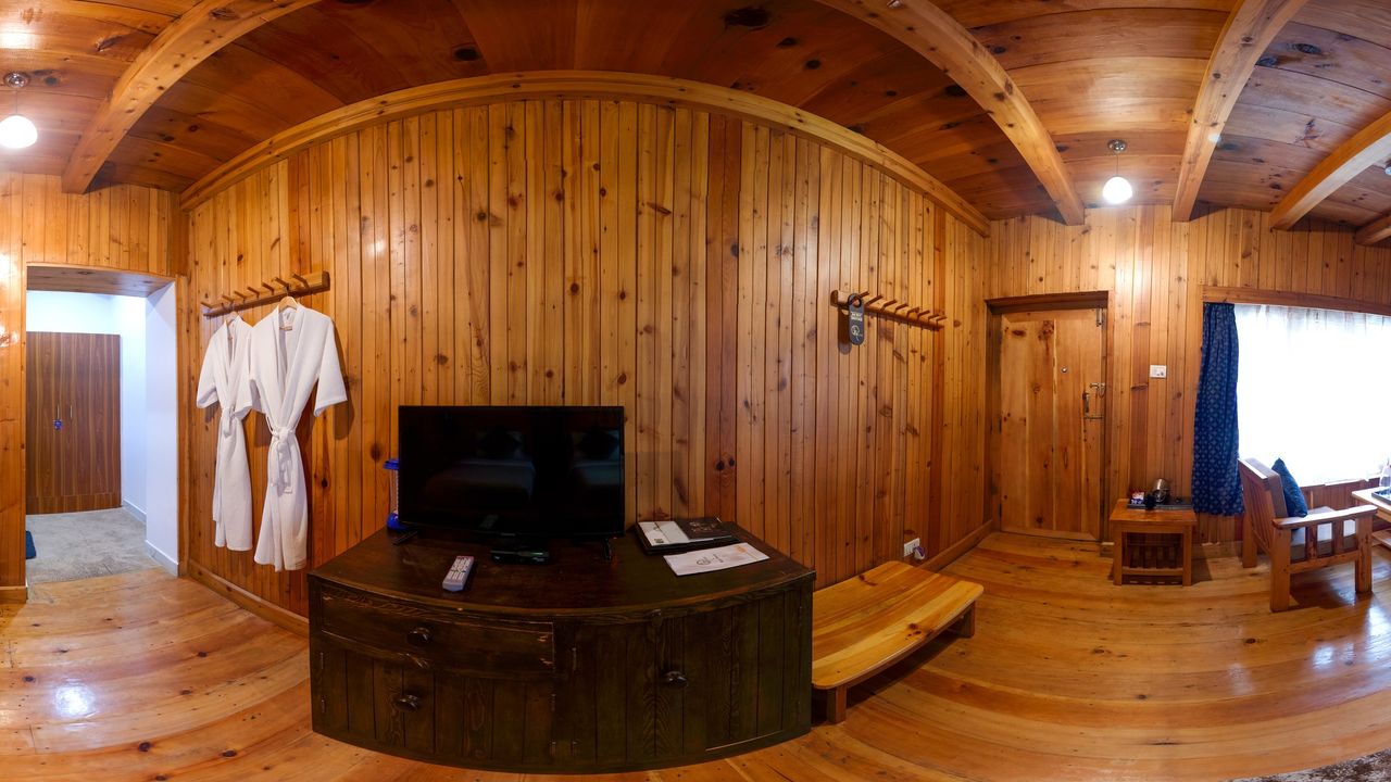360-degree preview of the Deluxe Room