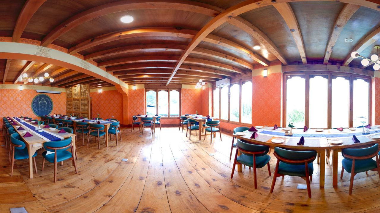 360-degree tour of the restaurant